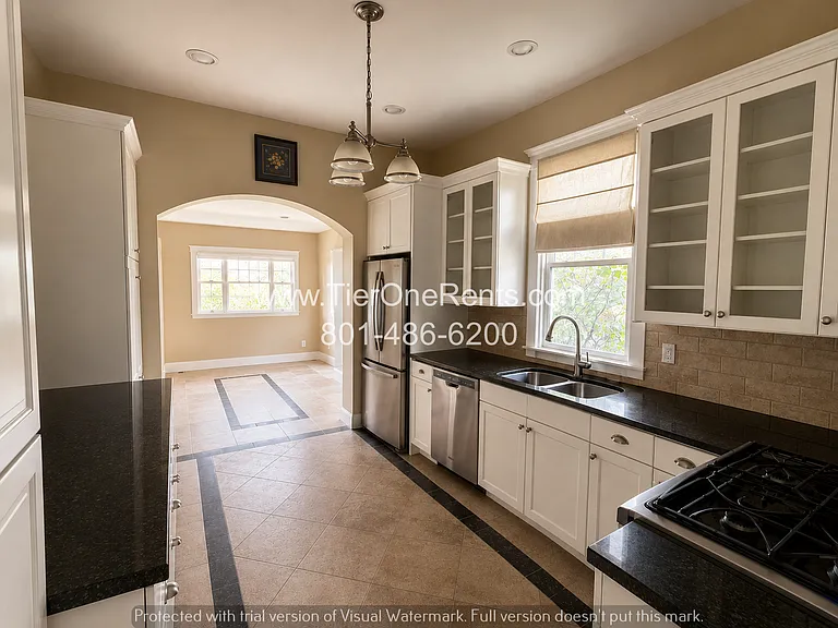 1012 E Blaine Ave — Photo 3