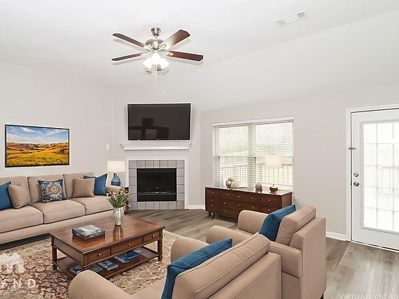 3rd image of 15 Rolling Oaks Dr