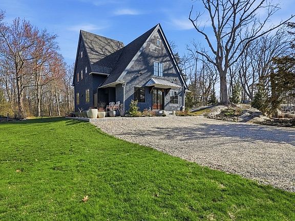 4th image of 270 Forest Ave