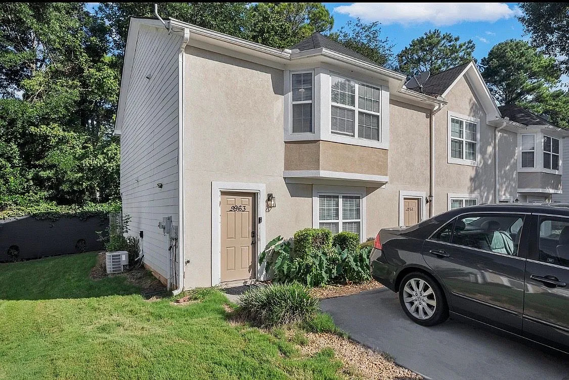 3 bed, 3.0 bath, 1206 sqft, $2,100 — Photo 1