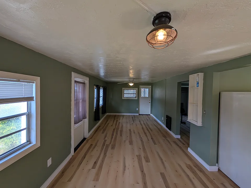 13108 Avon St