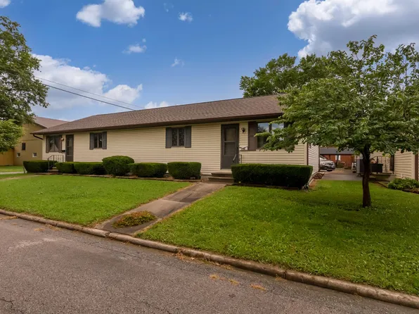 206 S Monroe St #E, West Frankfort, IL 62896