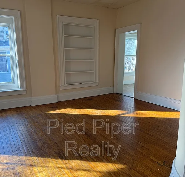 406 E Prospect Ter — Photo 3