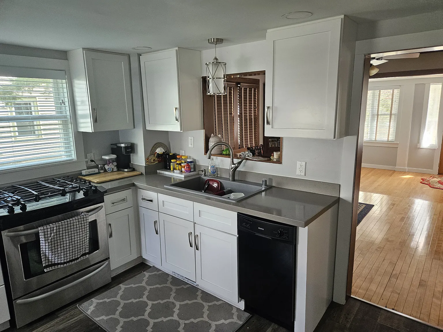 2 bed, 1300 sqft, $2,100 — Photo 2