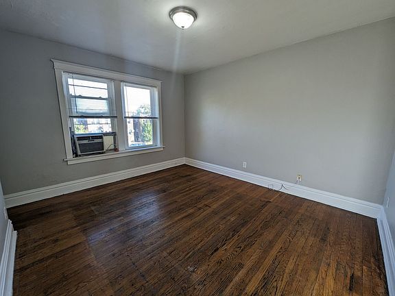3rd image of 5026-28 Chippewa St #26A