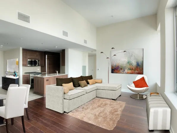 1000 Avenue At Port Imperial image 23 of 25