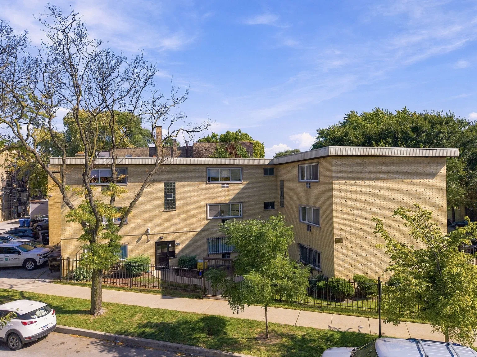 The Greenview Rogers — Photo 1