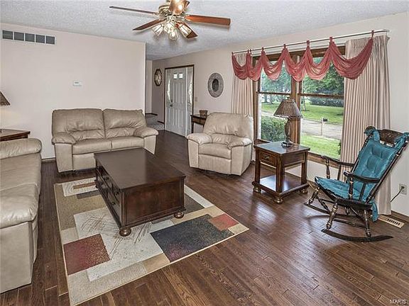 5th image of 824 Andra Dr