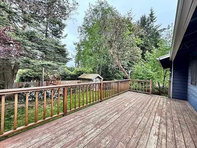 710 Parkway Ct NE — Photo 40