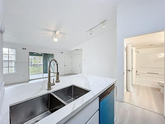4th image of 2225 Metropolitan Way Unit 1225