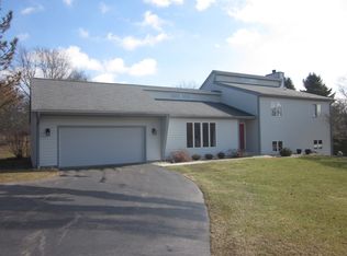 4412 Fox Creek Trl, Crystal Lake, IL 60012