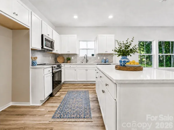 1145 Stoneglen Dr, Granite Quarry, NC 28146