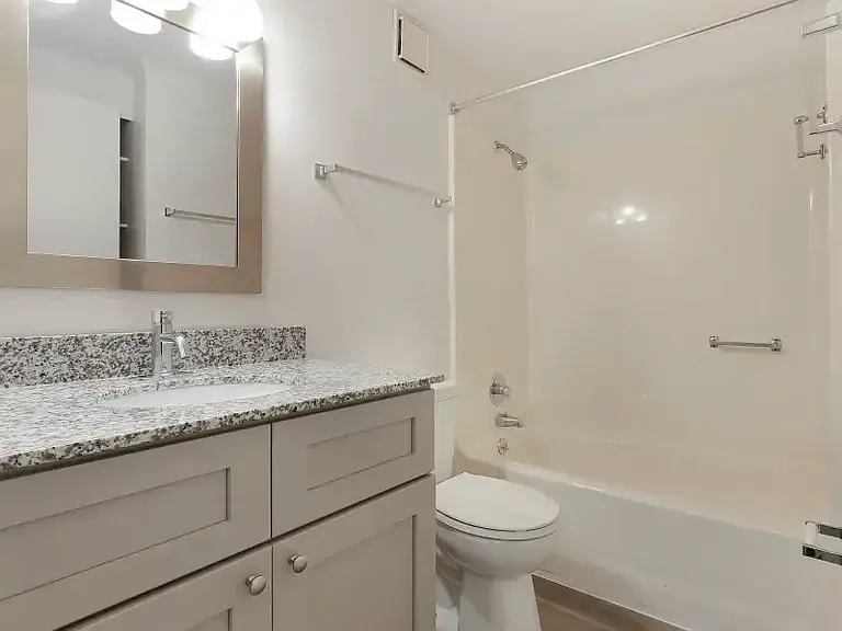 The Flats at Lakeshore — Photo 10