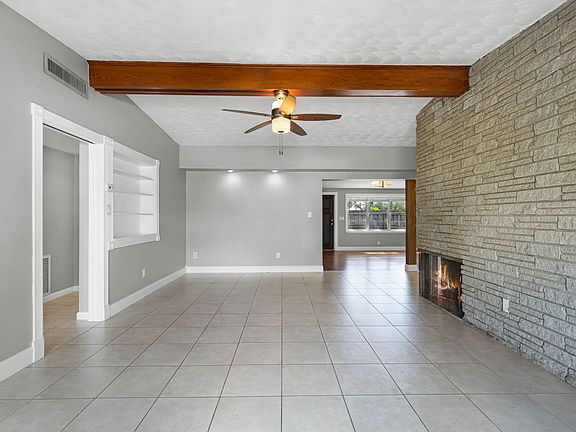3rd image of 536 Palm Dr