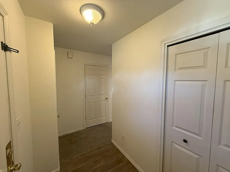 1875 SW Salmon Ave — Photo 4