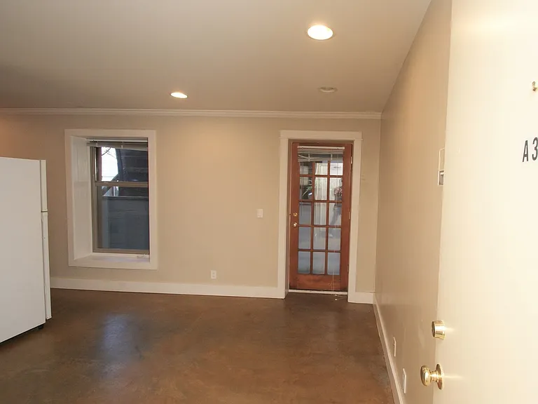 1215 E Spring St — Photo 4