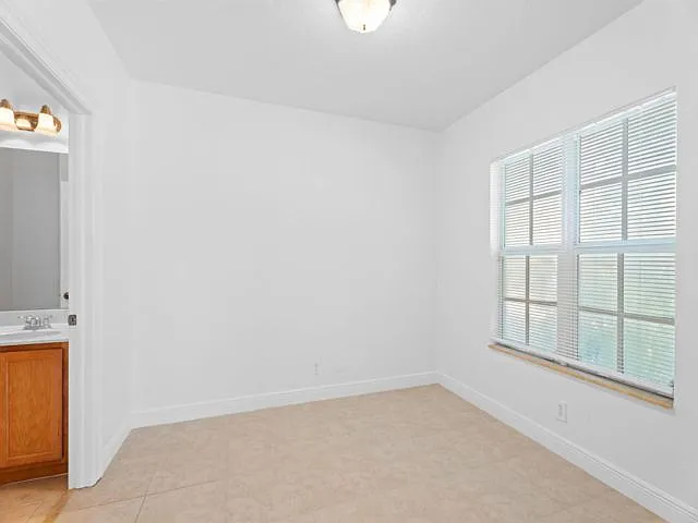 601 S Federal Hwy #34 — Photo 11