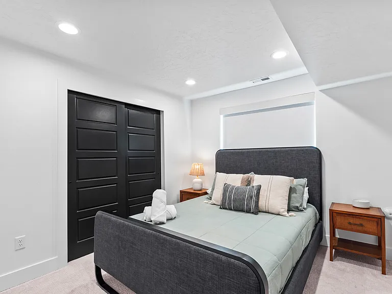 690 S Edge Ln — Photo 4