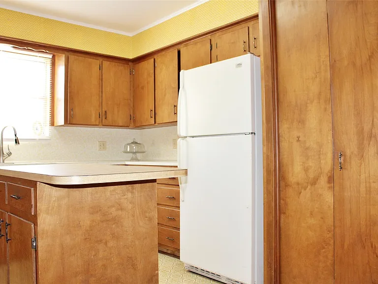 218 Smith St — Photo 9