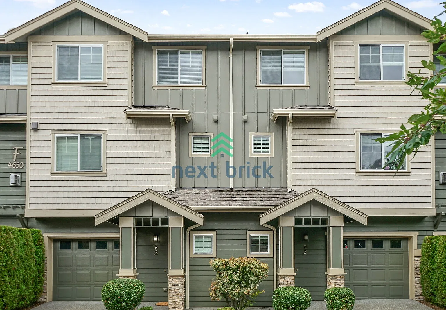 "Spacious 4-Bedroom Retreat with Cozy Fireplace in Renton - Perfect for Families!" — Photo 1