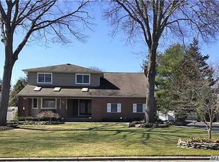 29 Dryden Way, Commack, NY 11725