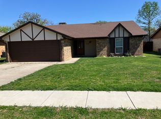 7528 Clover Ln, Watauga, TX 76148