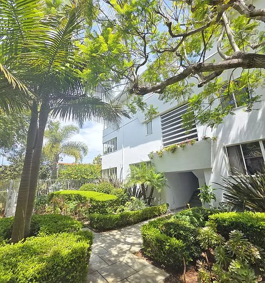 142 San Vicente Blvd #B — Photo 14