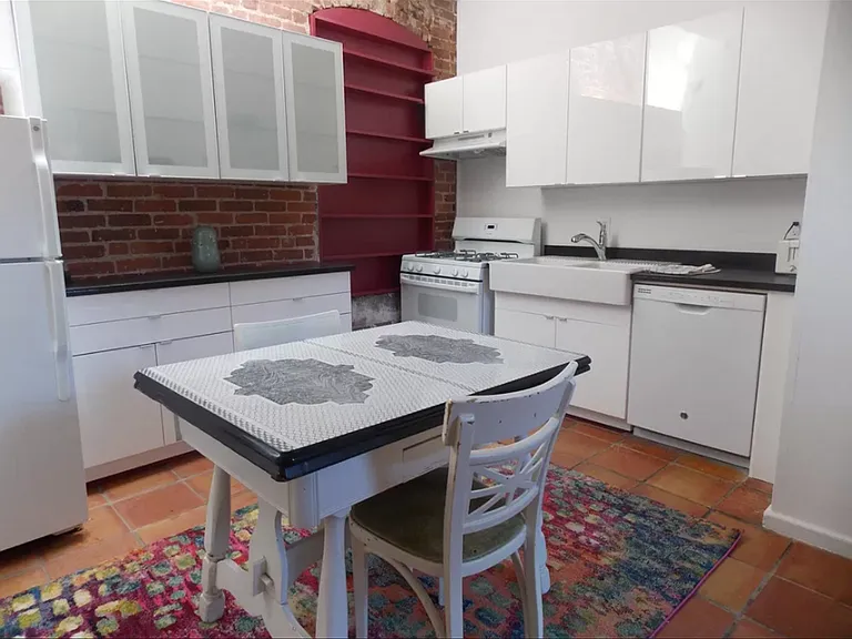 924 State St #7 — Photo 3