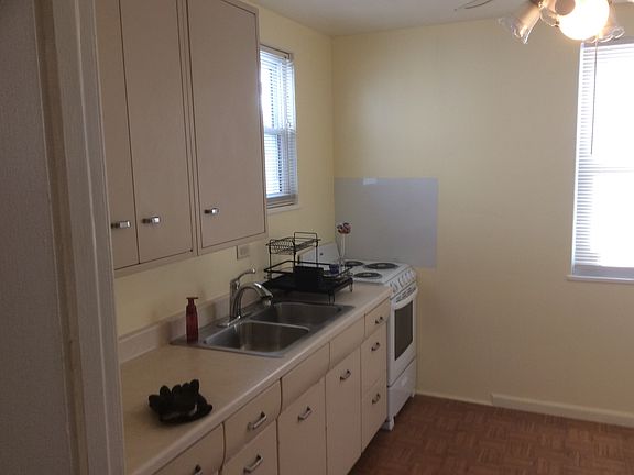 4th image of 16 Chalmers Ct