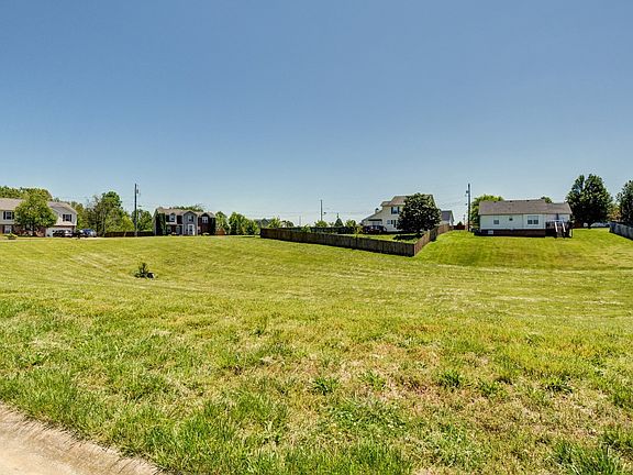 5th image of 880 Gordon Pl