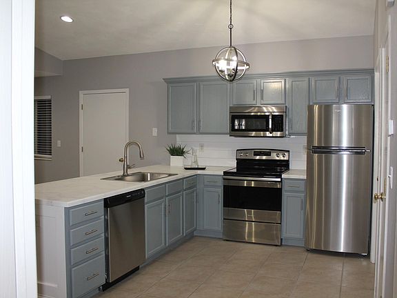 5th image of 901 Minns Dr APT 4