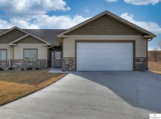 1175 Prairie Hill Cir, Louisville, NE 68037