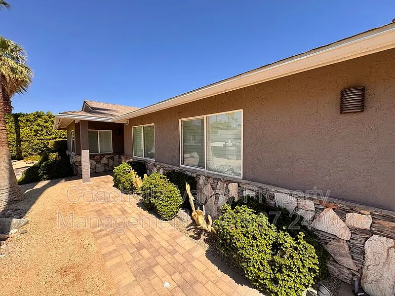 3 bed, 2.5 bath, 2004 sqft, $4,295 — Photo 4