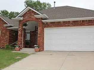 2048 Westbury Dr, Midwest City, OK 73130