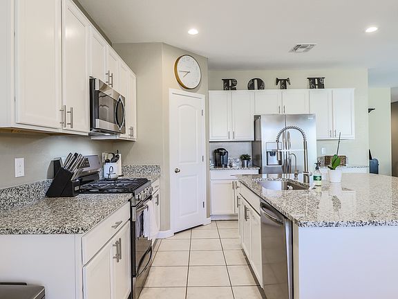 3rd image of 29952 W Fairmount Ave