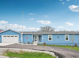 8137 Ivy St, Dexter, IA 50070