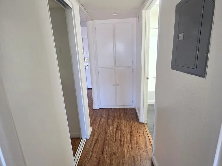 GRAMERCY APTS. — Photo 6