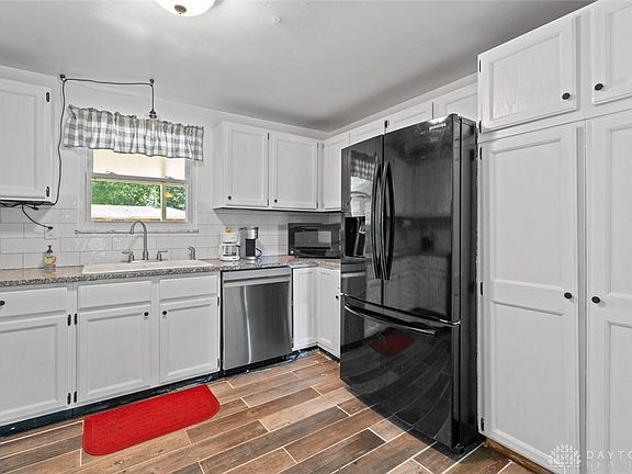 5th image of 6075 Honeygate Dr