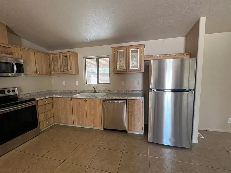 7868 N Reed Rd — Photo 16
