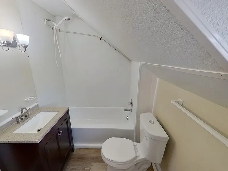 100 Ryckman Ave #2R — Photo 16