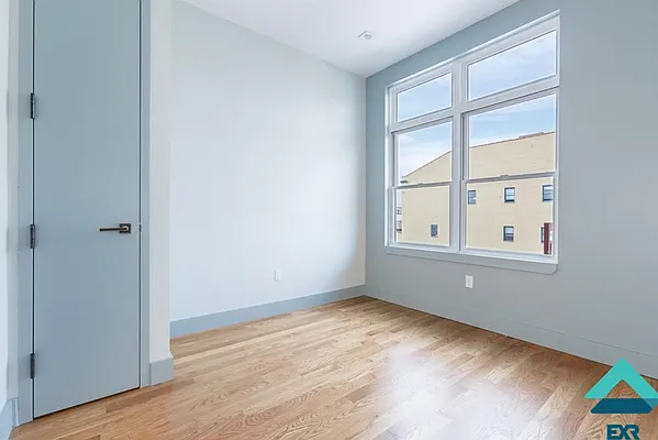 Rented by EXR | media 30