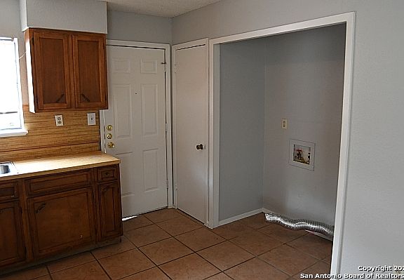 5th image of 2937 Fairmeadows St