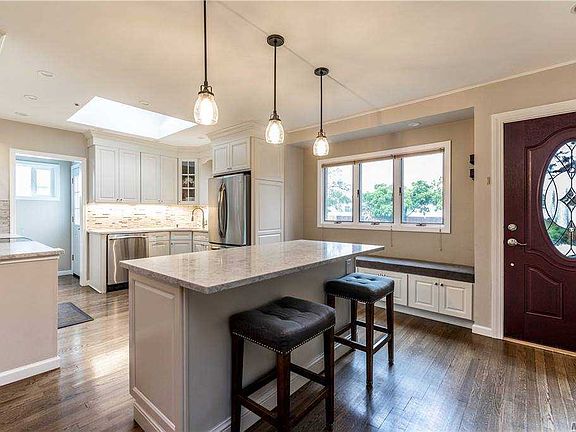 3rd image of 473 Chestnut Ln