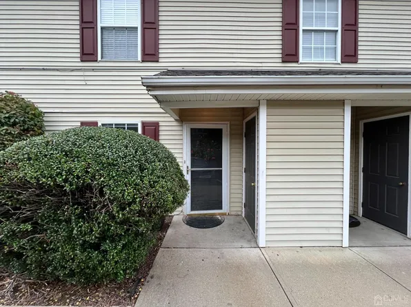 611 Blossom Cir, Dayton, NJ 08810
