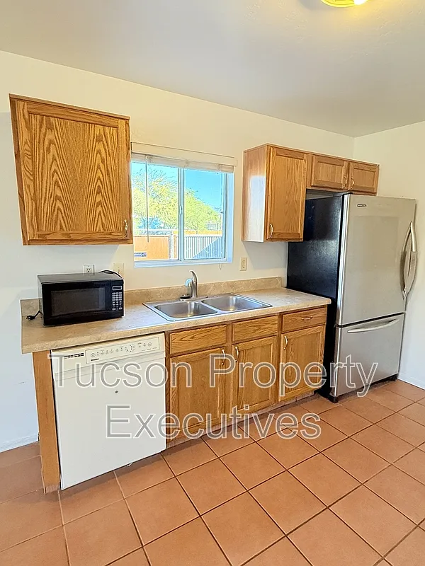 3 bed, 2.0 bath, 1200 sqft, $1,550 — Photo 3