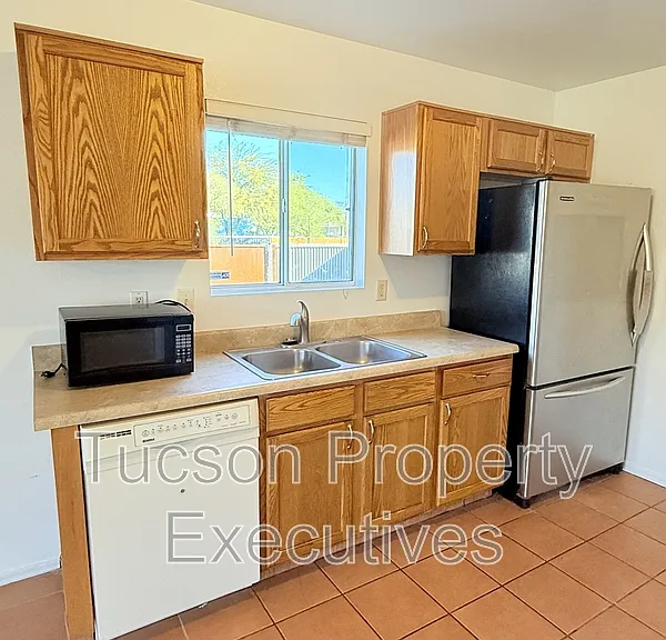 440 E 23rd St #1 — Photo 3