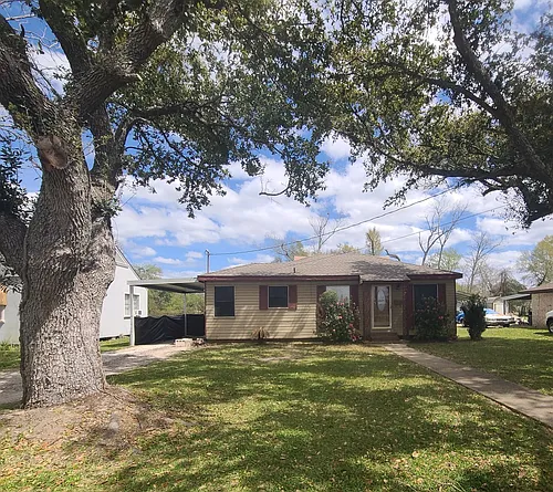 1105 Hunter Dr Photo 1
