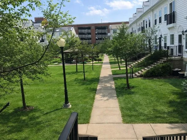 1139 Freesia Ct, Ann Arbor, MI 48105