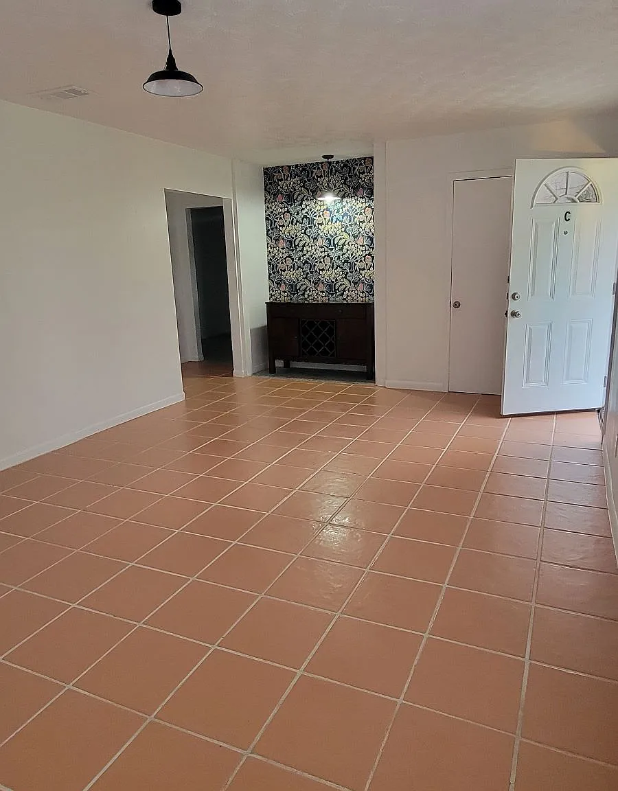 2 bed, 1.5 bath, 950 sqft, $1,650 — Photo 3