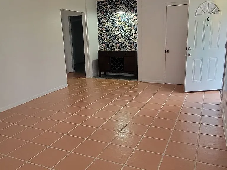 1527 Johanna Dr #C — Photo 3